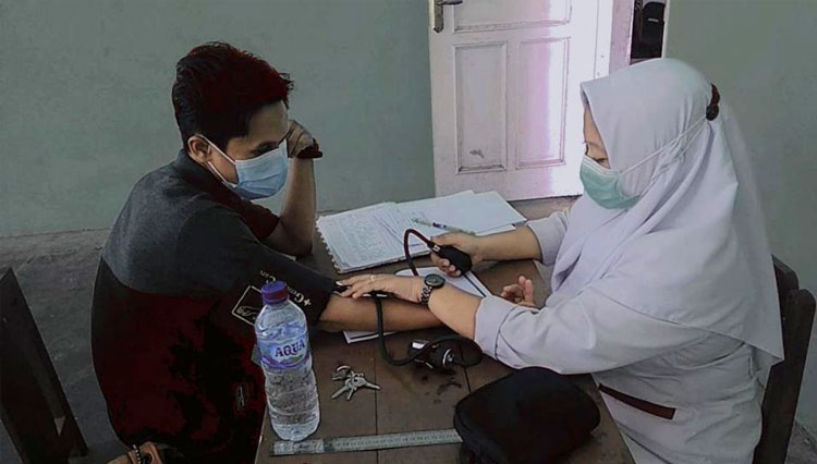 Siswa melakukan pemeriksaan TTV kepada warga. (Foto-foto: Dok Pribadi Dinda Assalia dan Septi Sunarsih for TIMES Indonesia)