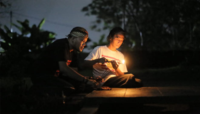 Prosesi pembacaan doa di Candi Simping dalam Getih Getah Gula Klapa di Desa Sumberjati, Kecamatan Kademangan Kabupaten Blitar, Jawa Timur, Rabu (17/11/ 2021) malam. (Foto: Sulud Sukma For Times Indonesia)