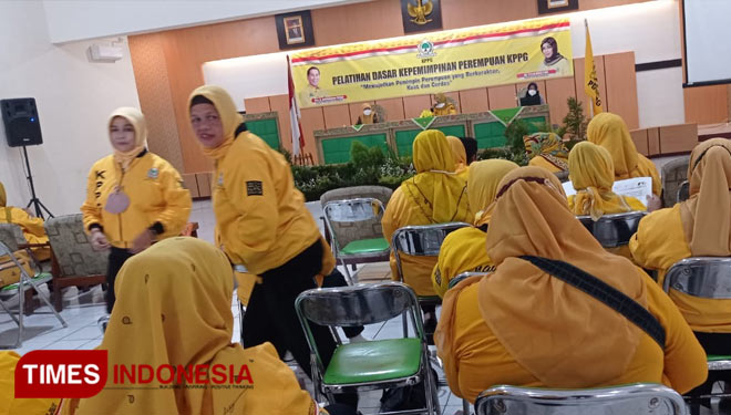 Sejumlah Kader Golkar mengikuti acara Pelatihan Pelatihan Dasar Kepemimpinan Perempuan yang digelar di Gedung Galih Pawestri, Rabu (17/11/21) sore (FOTO: Harniwan Obech/TIMES Indonesia)