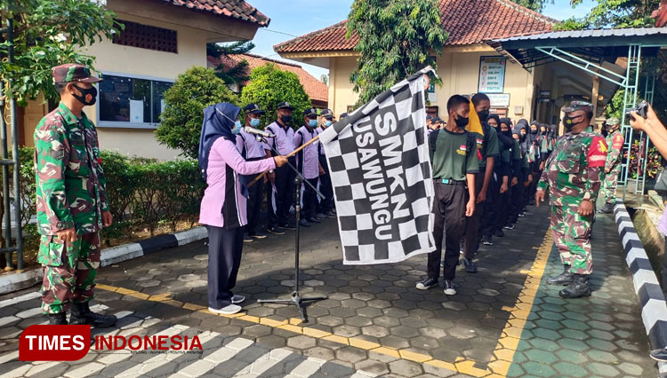 Long march merupakan akhir dari LDDK SMKN Nusawungu, dilanjutkan dengan upacara penutupan. (FOTO: Pendim 0703 Cilacap for TIMES Indonesia)