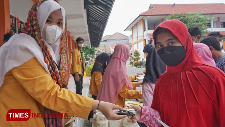 Festival kuliner di SMP Muhammadiyah 12 GKB Gresik a