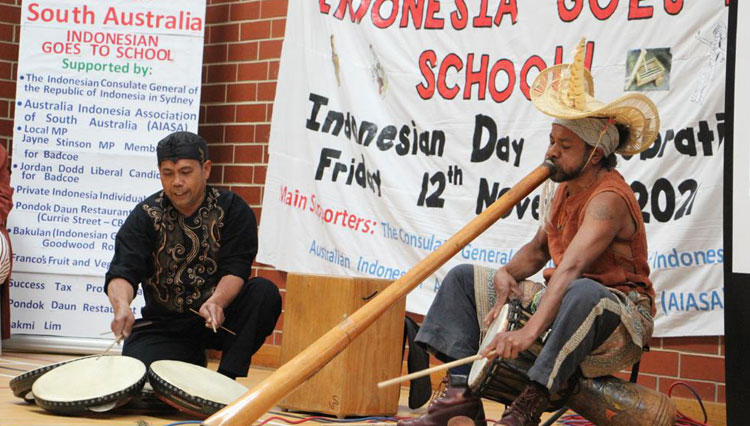 Salah satu tampilan budaya dalam program Indonesia Goes to School di Forbes Primary School, Adelaide Australia (Foto: KJRI Sydney for TIMES Indonesia)