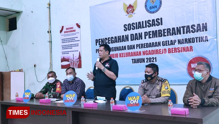 Hadir dalam acara Kepala BNN Kota Kediri AKBP Bunawar, S.H., Kepala Kelurahan Ngadirejo Ahmad Shofwan Hadawi, S.Sos, MM., Babinsa, Bhabinkamtias, Karangtaruna, LPMK, PKK, Linmas, Tokoh Agama, Tokoh Masyarakat, Ketua RT/RW. (FOTO: AJP TIMES Indonesia)