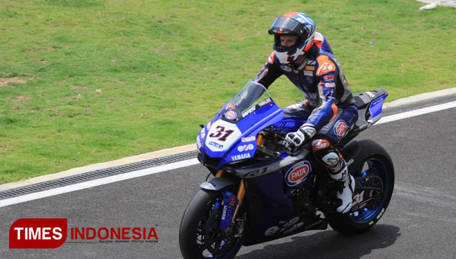 Garrett Gerloff sesaat sesi free practice World Superbike 2021 di Sirkuit Mandalika. Jumat (19/11/2021). Foto : Tria Adha/TIMES Indonesia