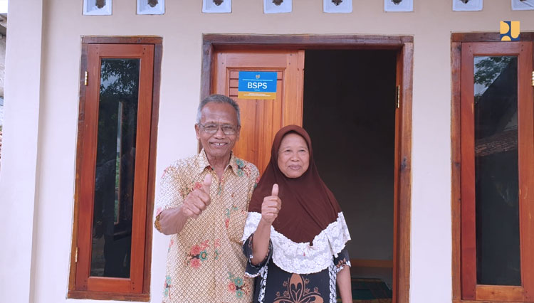 Ilustrasi penerima bantuan program Bantuan Stimulan Perumahan Swadaya (BSPS) atau Bedah Rumah di Kabupaten Pandeglang Banten (FOTO: Biro Komunikasi Publik Kementerian PUPR RI) 