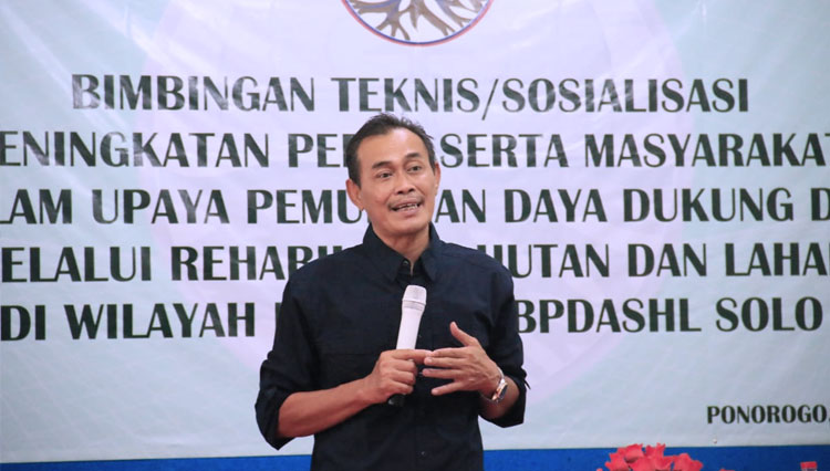 Ibnu Multazam saat membuka bimtek bersama BPDASHL Solo di Hotel Gajahmada, Ponorogo. (Foto: Hambali/TIMES Indonesia)