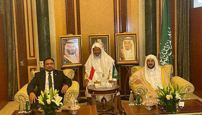 Menag Yaqut Cholil Qoumas bertemu Menteri Urusan Islam, Dakwah, dan Penyuluhan Arab Saudi Syekh Abdullatif bin Abdulaziz di Makkah, Arab Saudi.