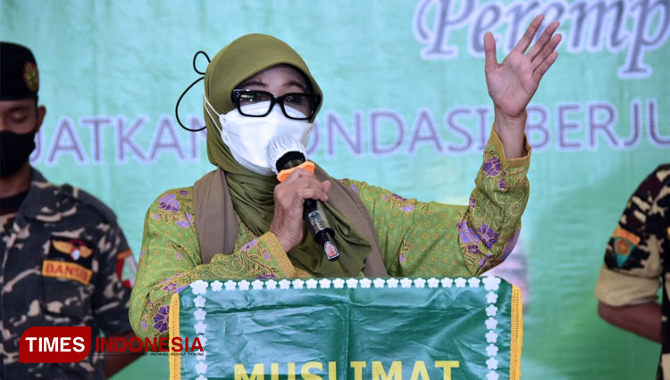 Wali Kota Banjar saat memberikan sambutan dalam pelantikan pengurus Pimcab Muslimat NU (FOTO: Susi/TIMES Indonesia)