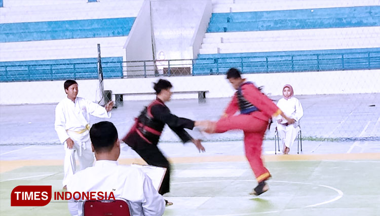 Suasana pertandingan dalam seleksi penjaringan calon atlet pencak silat yang tergabung dalam IPSI Pacitan, untuk mengikuti Turnamen Kapolda Jatim Cup 2021 (FOTO: Yusuf Arifai/TIMES Indonesia)