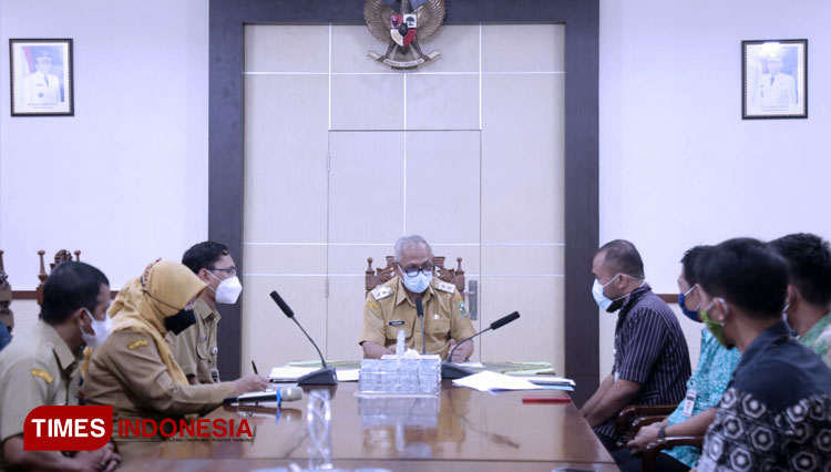 Plh Bupati Banjarnegara H Syamsudin bersama Kepala BKD Banjarnegara menerima Tim Visitiasi dari BPSDM Provinsi Jawa Tengah (FOTO : Kominfo for TIMES Indonesia)