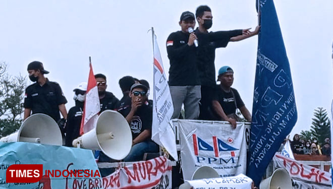 Ilustrasi buruh Majalengka melakukan aksi demonstrasi. (Foto: Jaja Sumarja/TIMES Indonesia)