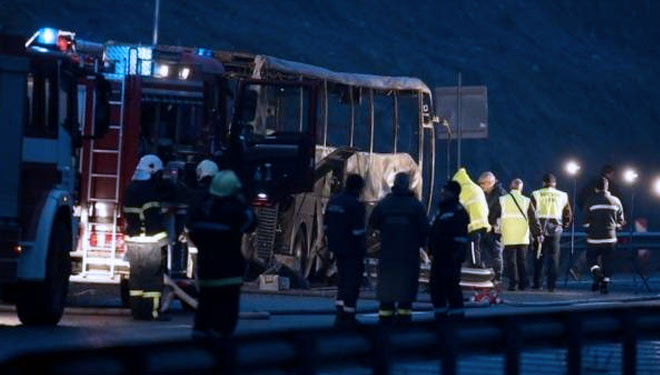 Sebuah foto menunjukkan lokasi di mana setidaknya 46 orang tewas dalam kecelakaan bus terbakar di dekat Sofia. (FOTO :Reuters)