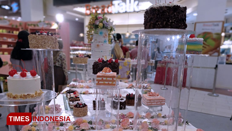 Beragam-cake-menarik-ditampilkan-pada-cek-festival-breadTalk-Indonesia.jpg