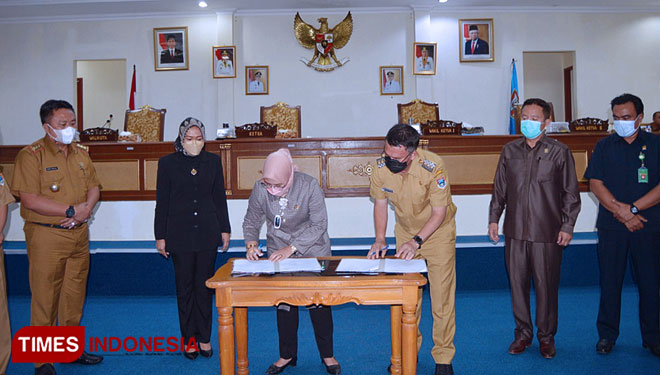 DPRD Kota Pagaralam bersama Pemerintah Kota Pagaralam menyepakati pengesahan RAPBD 2022.(Foto : Asnadi/TIMES Indonesia)
