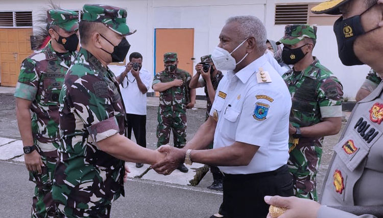 Kepala Staf Angkatan Darat (Kasad) Jenderal TNI Dudung Abdurachman mengunjunggi Papua Barat, Rabu (24/11/2021). (Foto: Puspen TNI)