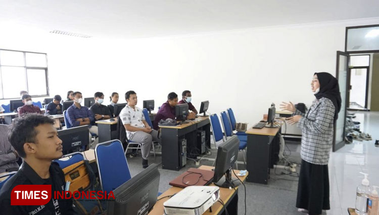 Badan Semi Otonom PRO.M.EL FM Unisma Gelar Pelatihan Kepenyiaran Dan ...