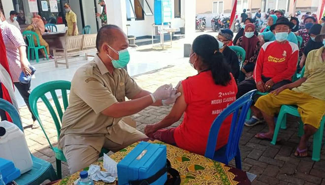 Kegiatan vaksinasi Covid-19 di Kabupaten Indramayu.(Foto: Diskominfo Kabupaten Indramayu)