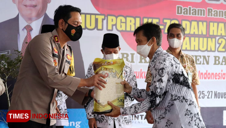 Perum Bulog bersama Polres Banjarnegara Jawa Tengah meluncurkan beras Fortivit Bulog Sarsipol. (FOTO: Humas Polres for TIMES Indonesia)