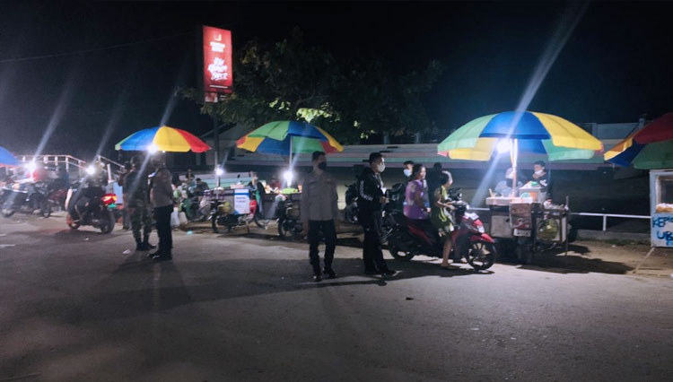 Situasi patroli dalam rangka penyekatan pembatasan kegiatan masyarakat yang dilakukan oleh Polres Gorontalo. (Foto: Humas Polda Gorontalo)