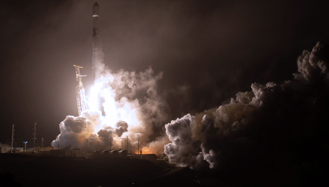 Roket SpaceX yang membawa DART diluncurkan dari Vandenberg Space Force Base di California, Amerika Serikat. (FOTO : NASA)