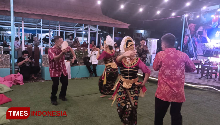 Tarian Gandrung Mataram saat acara penyambutan di Banyuwangi. (Foto: Rizki Alfian/TIMES Indonesia)