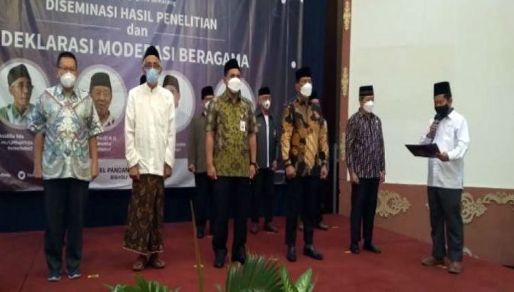 Suasana deklarasi moderasi beragama bersama seluruh lapisan elemen masyarakat dalam rangka menangkal radikalisme pada Rabu (24/11/2021) di Hotel Pandanaran Semarang.  (Foto: 
