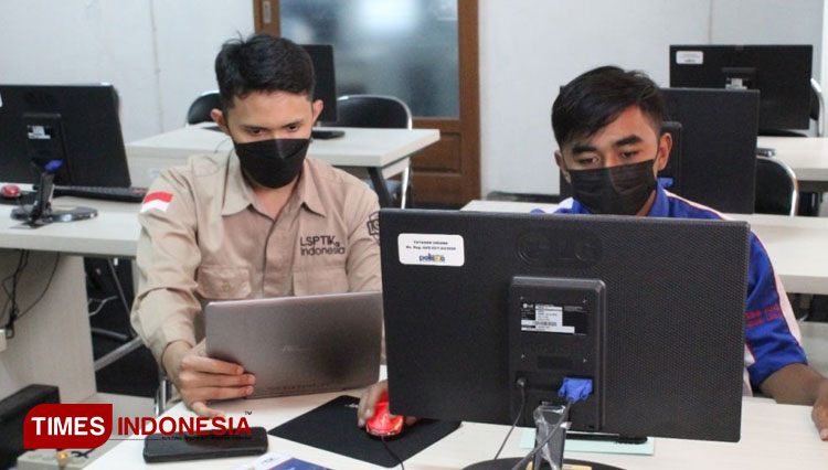 Kegiatan Sertifikasi keahlian Teknologi Informasi mahasiswa Teknik Mesin Polisma oleh LSP TIK Indonesia. (FOTO: AJP TIMES Indonesia)