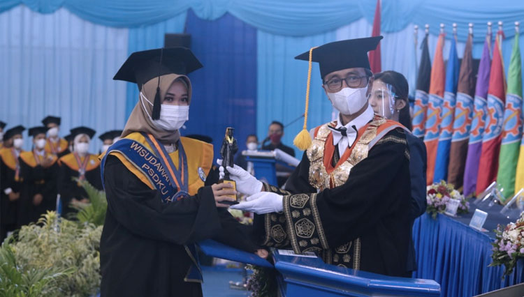 wisuda Polinema 3