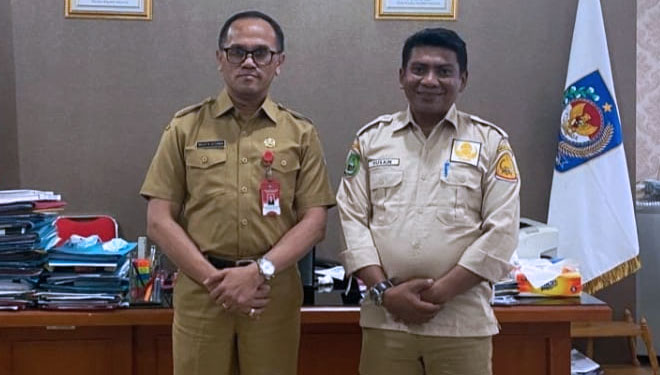 Drs Drajat Wisnu Setyawan, MM (kiri) dan Husain Adam Kepala Kesbangpol (kanan)