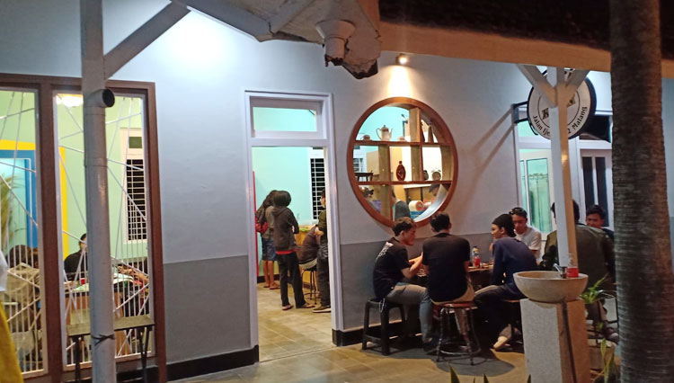 Get the Authentic Taste of Local Coffee at Koopen Malang