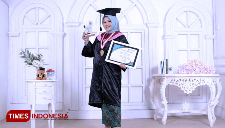Sella Miftaherlis Syahputri mahasiswi yang menjadi lulusan terbaik pada Wisuda Unipdu 2021 (FOTO : Sella for TIMES Indonesia)