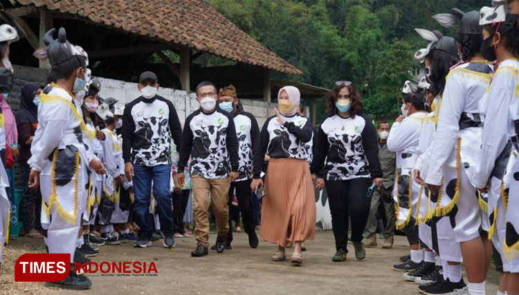 Kemeriahan Festival Susu Sapi Brau 2021 di Dusun Brau, Selasa (30/11). (Foto : Dok. Diskominfo kota Batu)