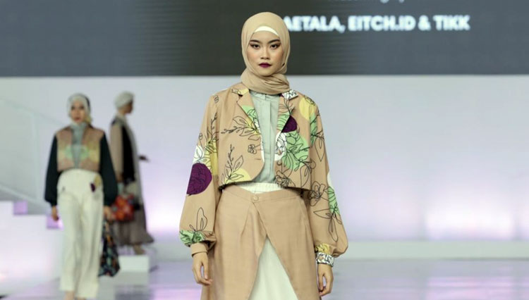 Maetala rancangan dari Mahasiswa Universitas Ciputra di ajang JMFW (FOTO: dok.pribadi)