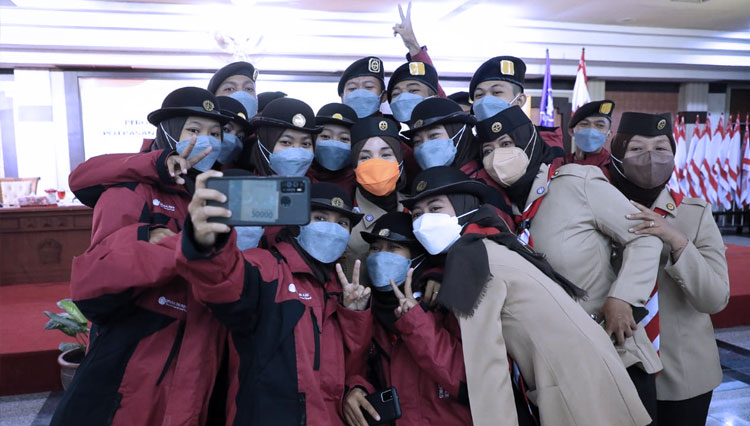 Kontingen-Kwarda-Pramuka-Jateng-foto-bersama-sebelum-berangkat.jpg