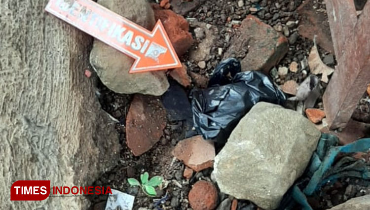 Sebuah granat jenis Nanas ditemukan di halaman rumah di Kampung Kampung Cileutik RT.001/002 Kelurahan Mugarsari, Kecamatan Tamansari, Kota Tasikmalaya. Rabu (01/12/21) (FOTO: Humas Polres Tasikmalaya Kota/TIMES Indonesia)