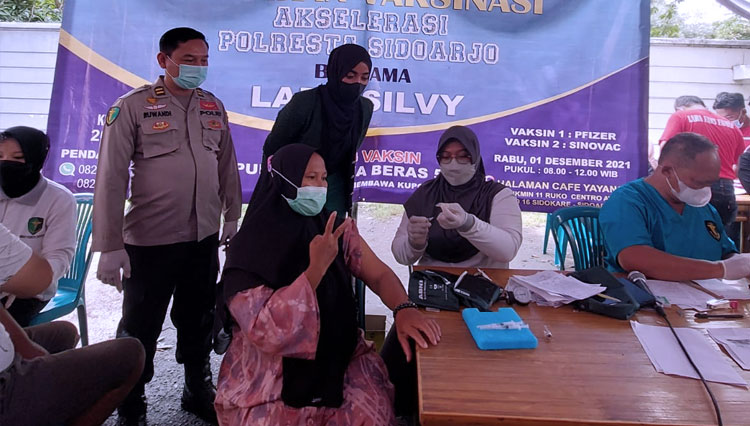 Gandeng Penyanyi Lara Silvy, Polresta Sidoarjo Gelar Vaksinasi Covid 19