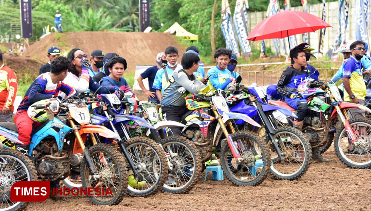 Suasana Porprov Grass Track di Sirkuit Motocross GBP (Foto:Susi/TIMES Indonesia)