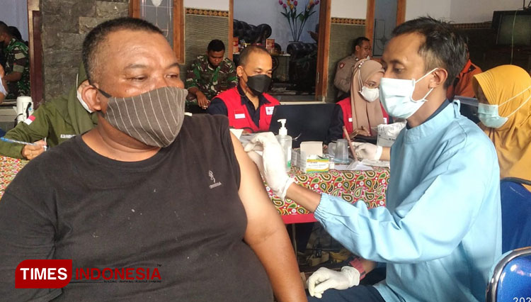 Kebut Vaksinasi Covid-19, Tim Vaksinator PMI Jember Blusukan ke Daerah Pinggiran