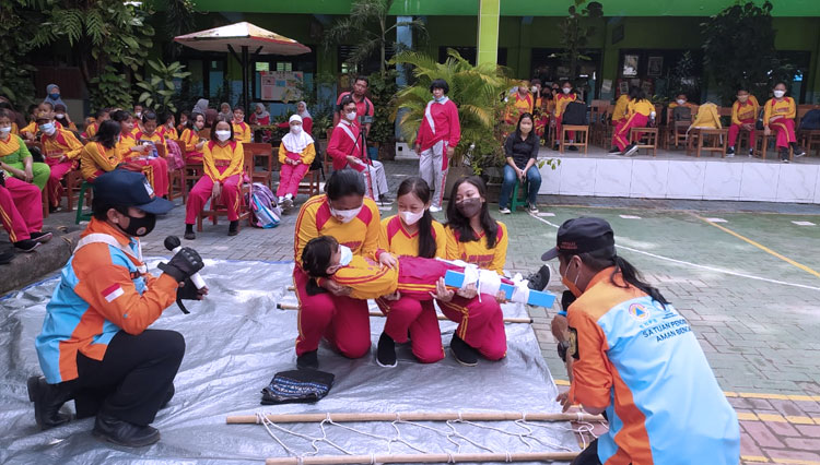 SPAB dan SRPB melakukan edukasi bencana di SDN Kedungturi Sidoarjo (FOTO: Dok. SRPB to TIMES Indonesia)