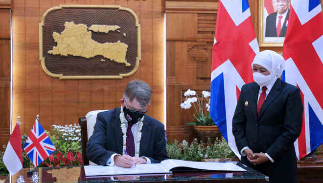 Dubes Inggris untuk Indonesia dan Timor Leste Puji Keberhasilan Khofifah Atasi Pandemi