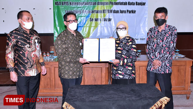 Kerjasama Pemkot Banjar dengan BPJS Ketenagakerjaan dalam memberikan jaminan kerja bagi RT, RW dan petugas parkir. (foto: Susi/TIMES Indonesia)