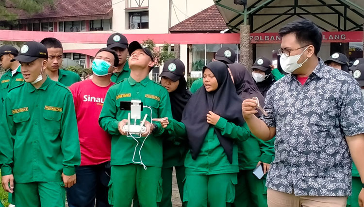 Mahasiswa Polbangtan Malang Dilatih Jadi Operator Drone