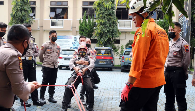 Polres Banjarnegara dan Basarnas Pos Wonosobo latihan SAR bersama. (FOTO : Humas Polres Banjarnegara For TIMES Indonesia)