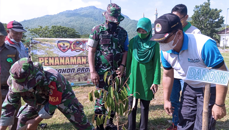 Menjaga Lingkungan, Kodim 1628 SB Tanam Pohon di Sumbawa Barat