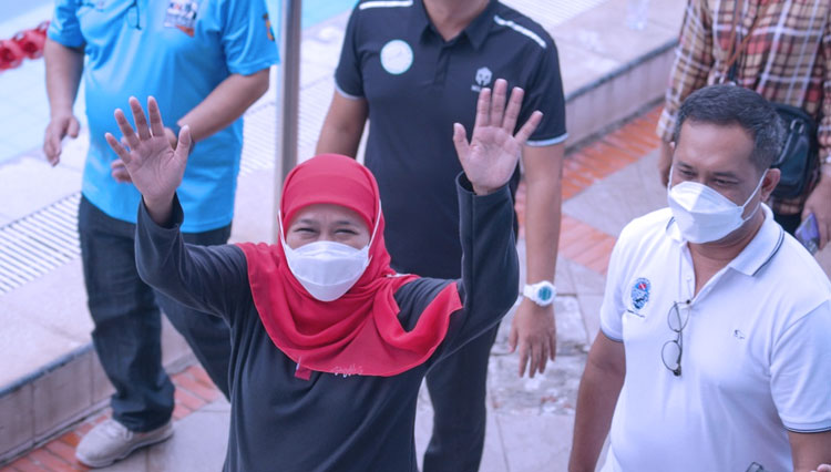 Gubernur Khofifah Dinobatkan Jadi Ibu'e Arek Selam Jawa Timur