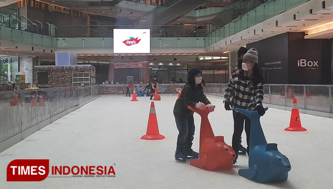 Rasakan Serunya Bermain Ice Skating di Grand City Mal Surabaya - TIMES ...