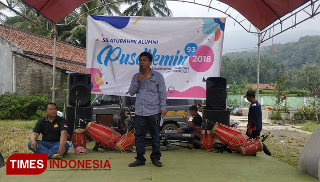 Kepala Desa Sekarwangi, Ade Nanan yang juga Ketua Panitia Silaturahmi Alumni Pelatihan Kades Pusdikmin Bandung tahun 2018 di Cipanas Sekarwangi, Sumedang, Jabar, Minggu (5/12/2021). (FOTO: Alan Dahlan/TIMES Indonesia)