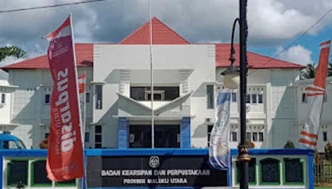 Tampak depan kantor Disarpus Malut setelah dicat ulang.(Foto: Hairil)