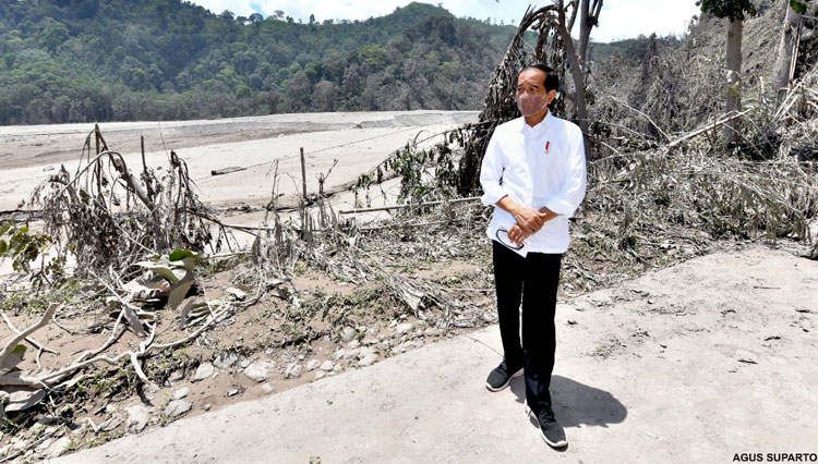 Presiden RI Jokowi Sampaikan Duka Cita Mendalam kepada Korban Erupsi Gunung Semeru