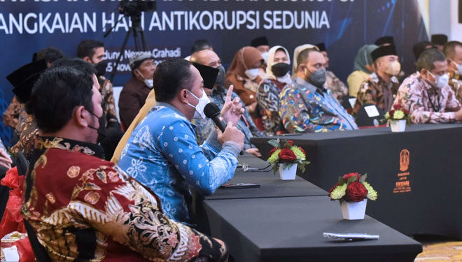Gubernur Jatim Khofifah b